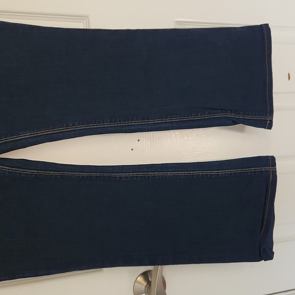 Old Navy Low-Rise Bootcut Maternity Pants - Picture 5 of 12